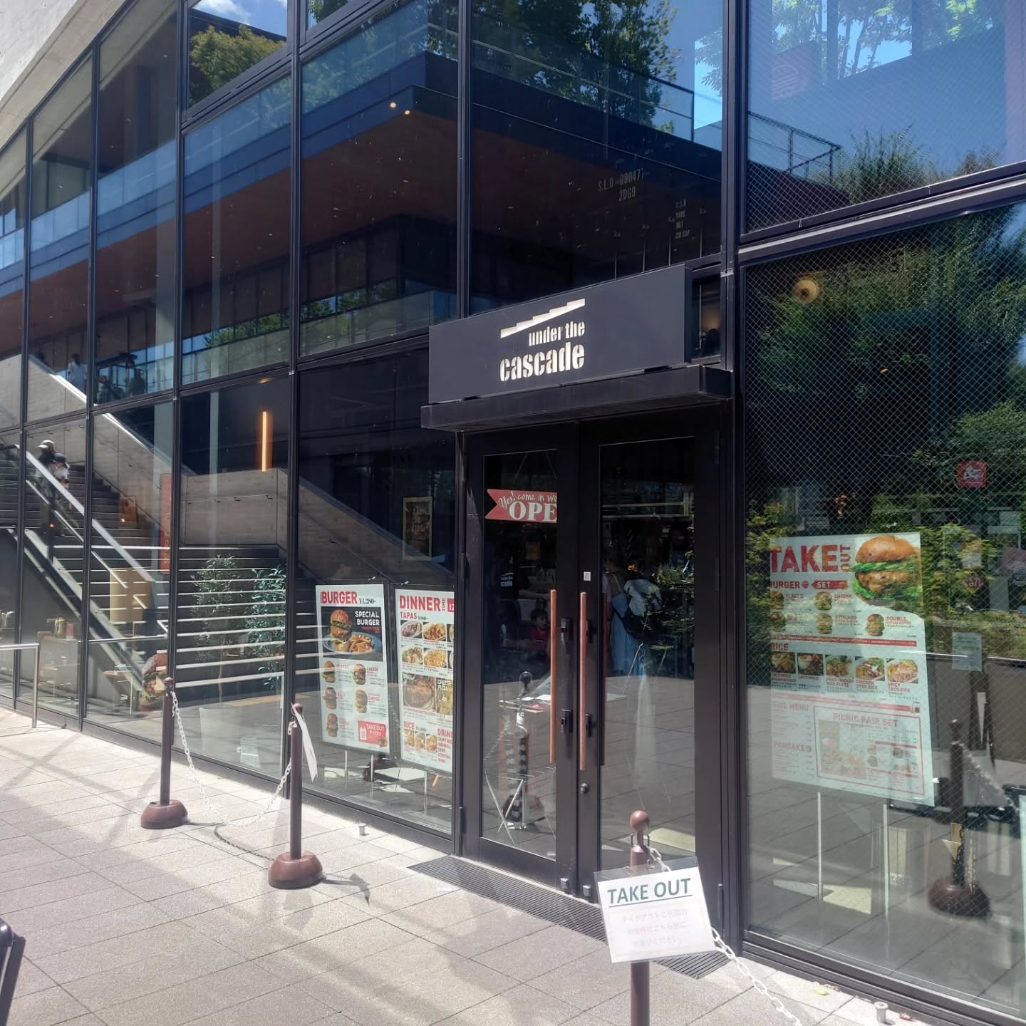 ​under the cascade