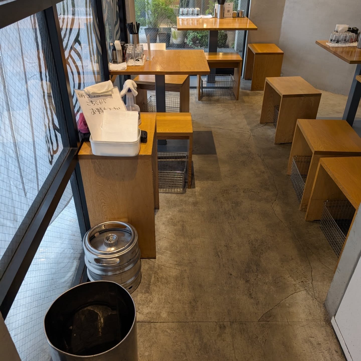 昼はラーメン店、夜はバーを営業するお店！