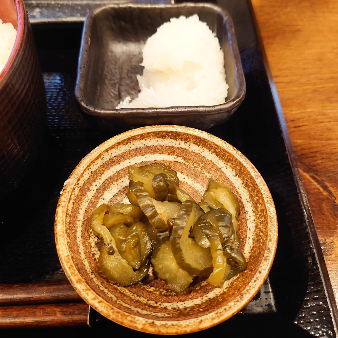 炭火焼干物定食　しんぱち食堂