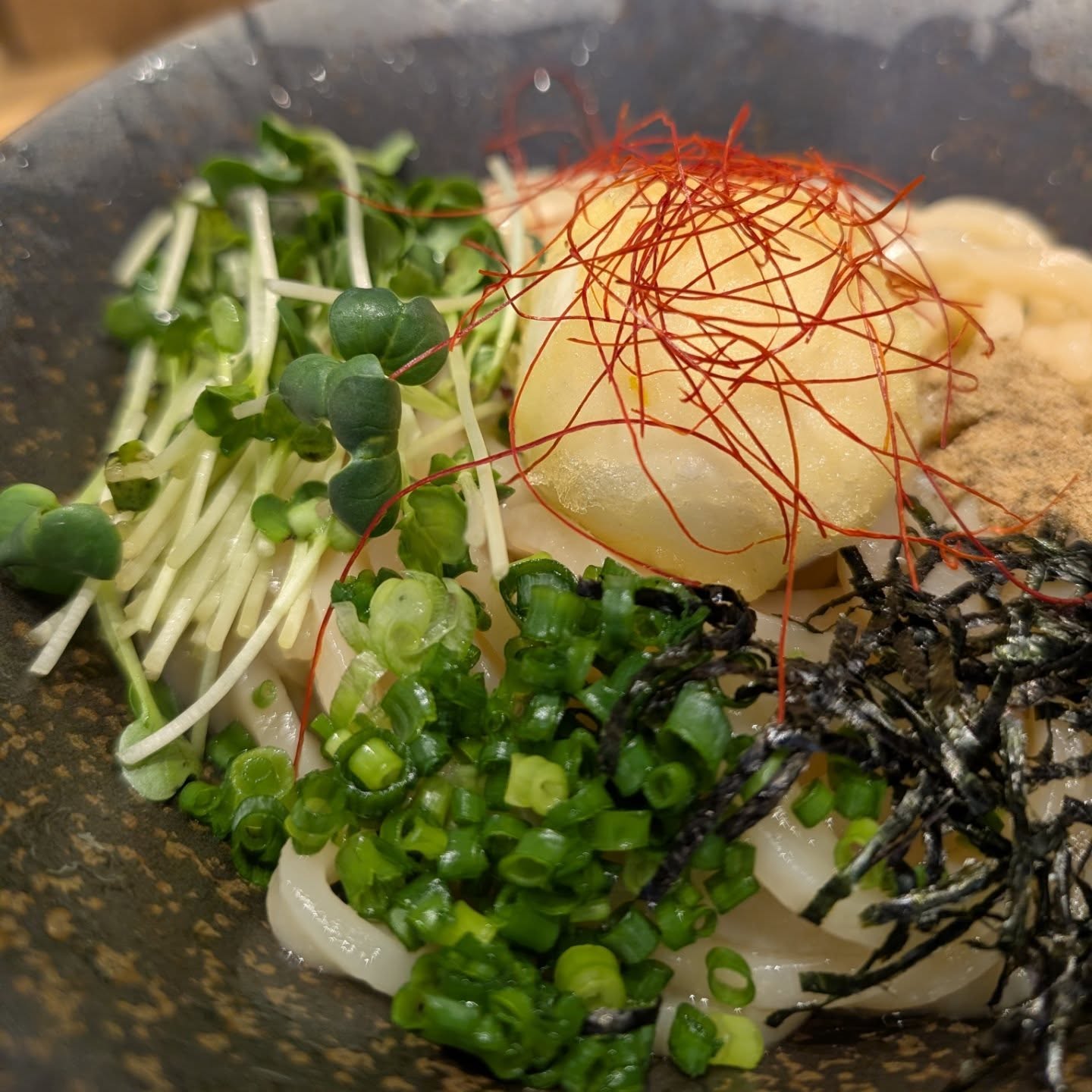 本場讃岐麺の油そば風うどん！