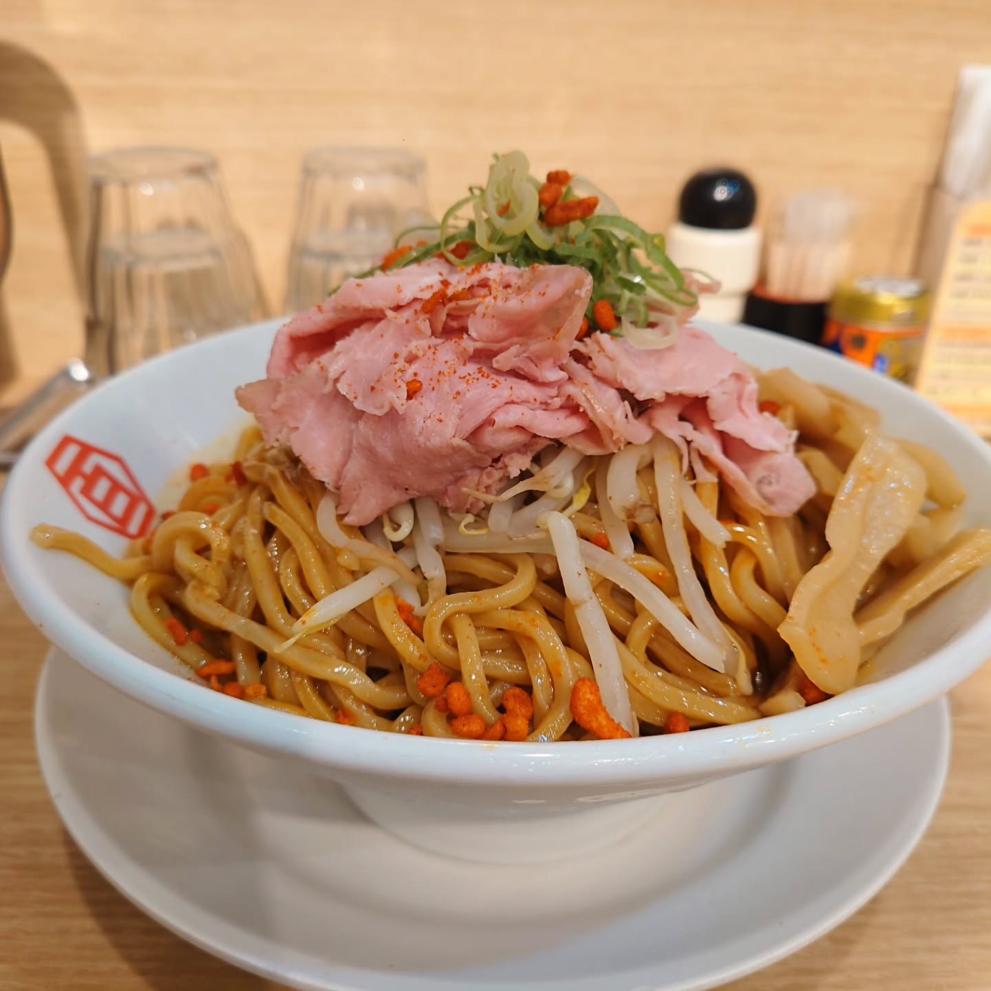 数々の賞を受賞した人気ラーメン店