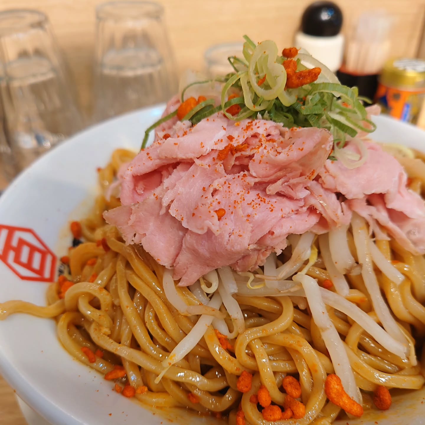 数々の賞を受賞した人気ラーメン店