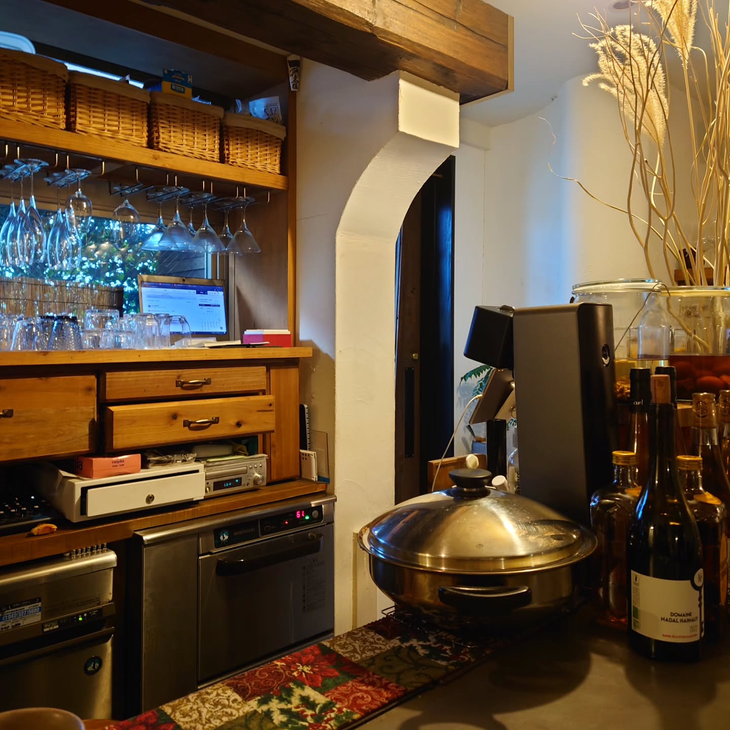 ナチュラルワインと創作Curry専門店 Épice舞