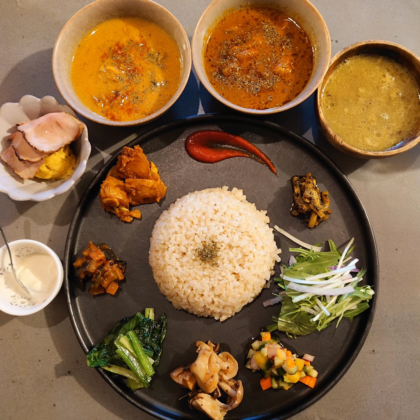 ナチュラルワインと創作Curry専門店 Épice舞