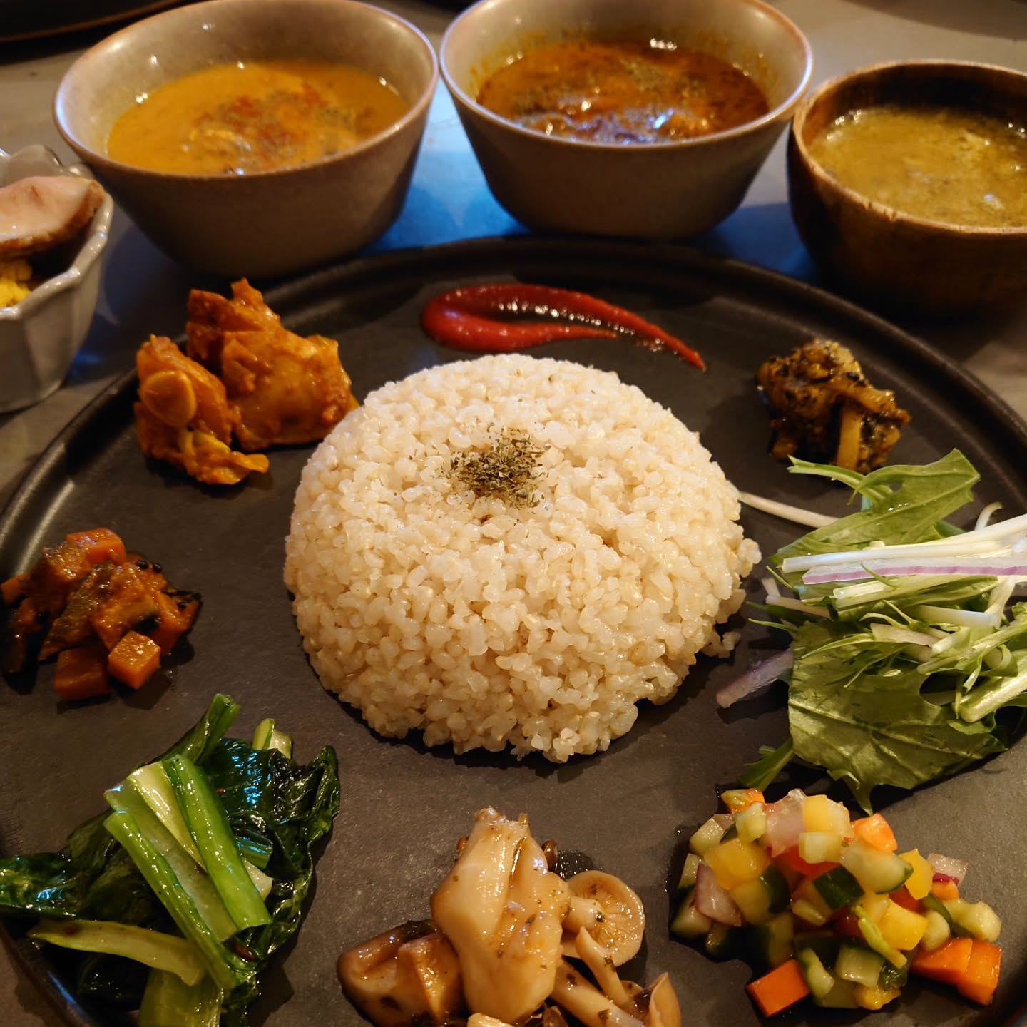 ナチュラルワインと創作Curry専門店 Épice舞