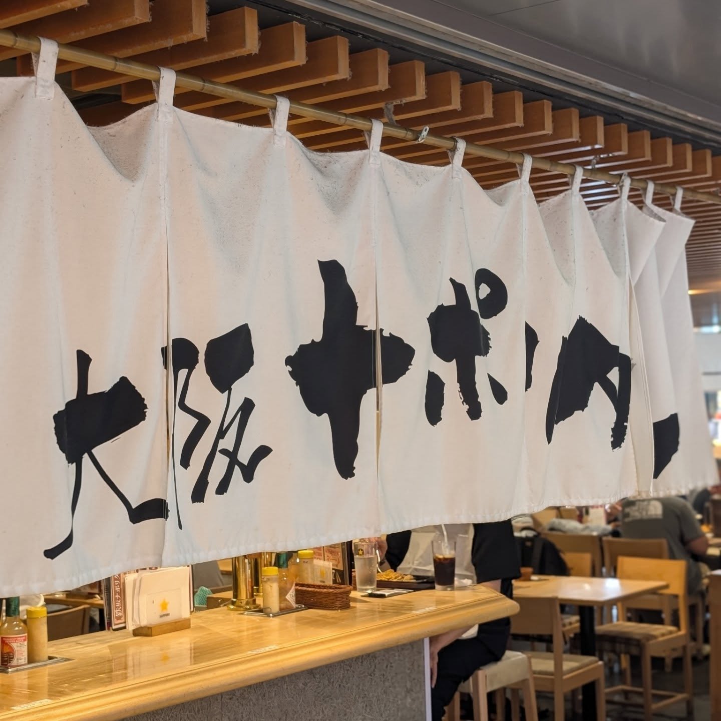 熱々鉄板で食べるナポリタン&たこ焼き！