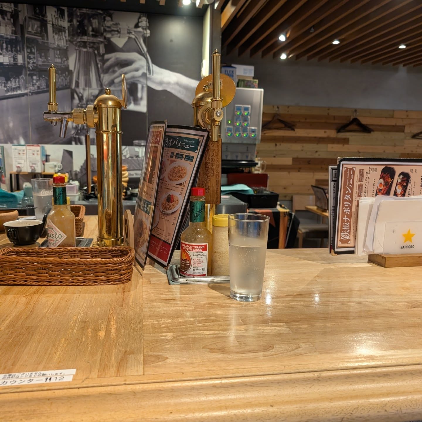 熱々鉄板で食べるナポリタン&たこ焼き！