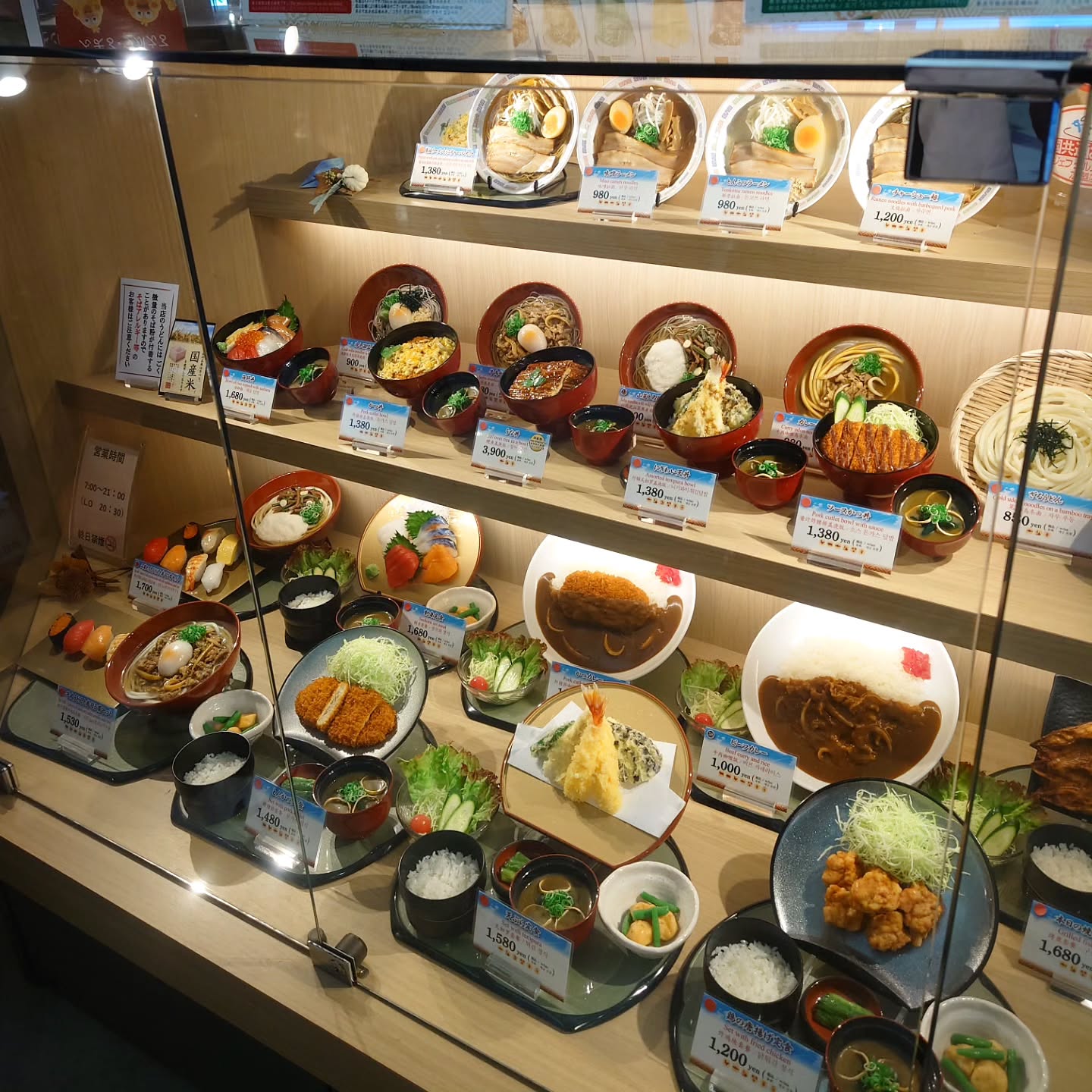 カミヒコウキ 成田国際第2ターミナル