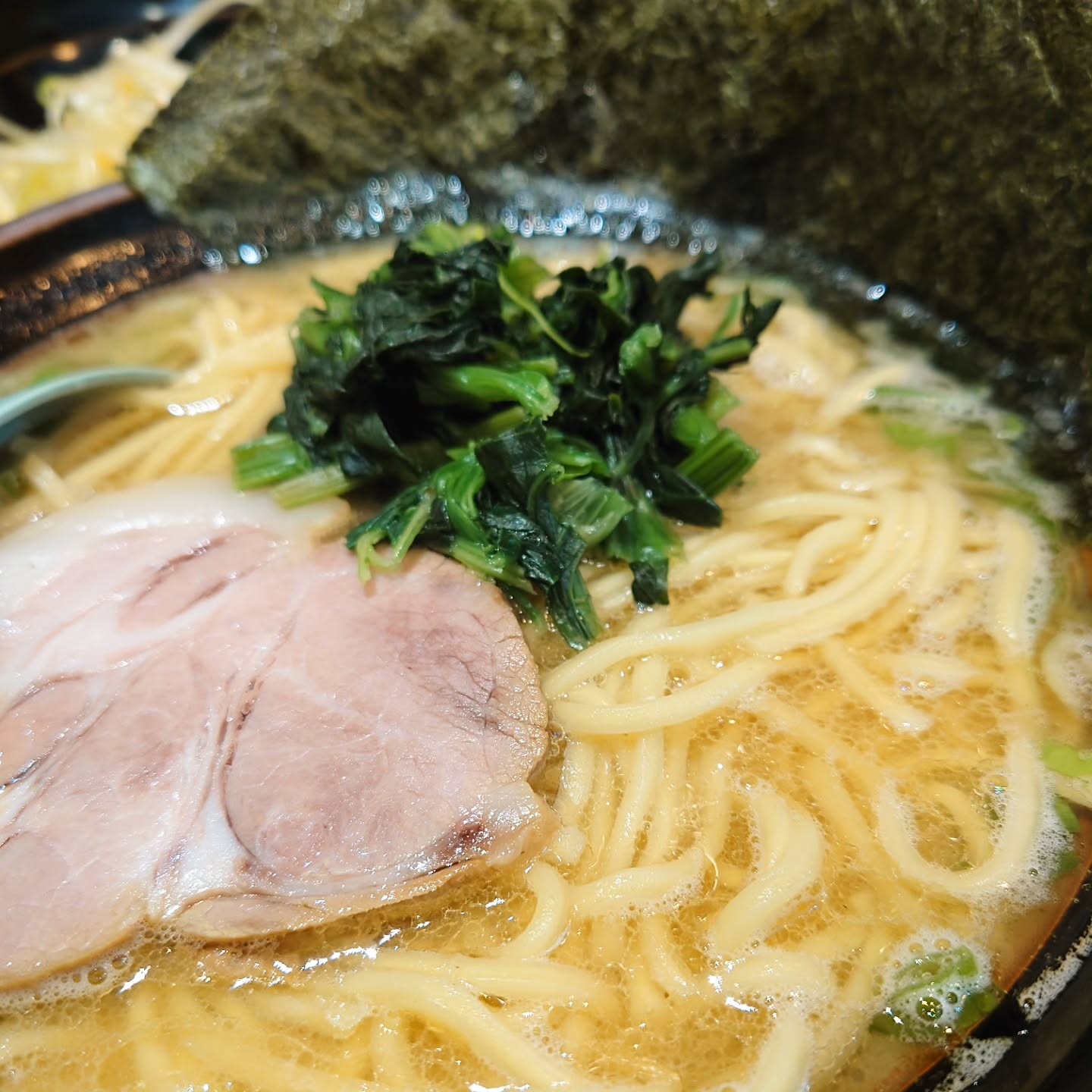 昼は家系ラーメン 夜は居酒屋の店