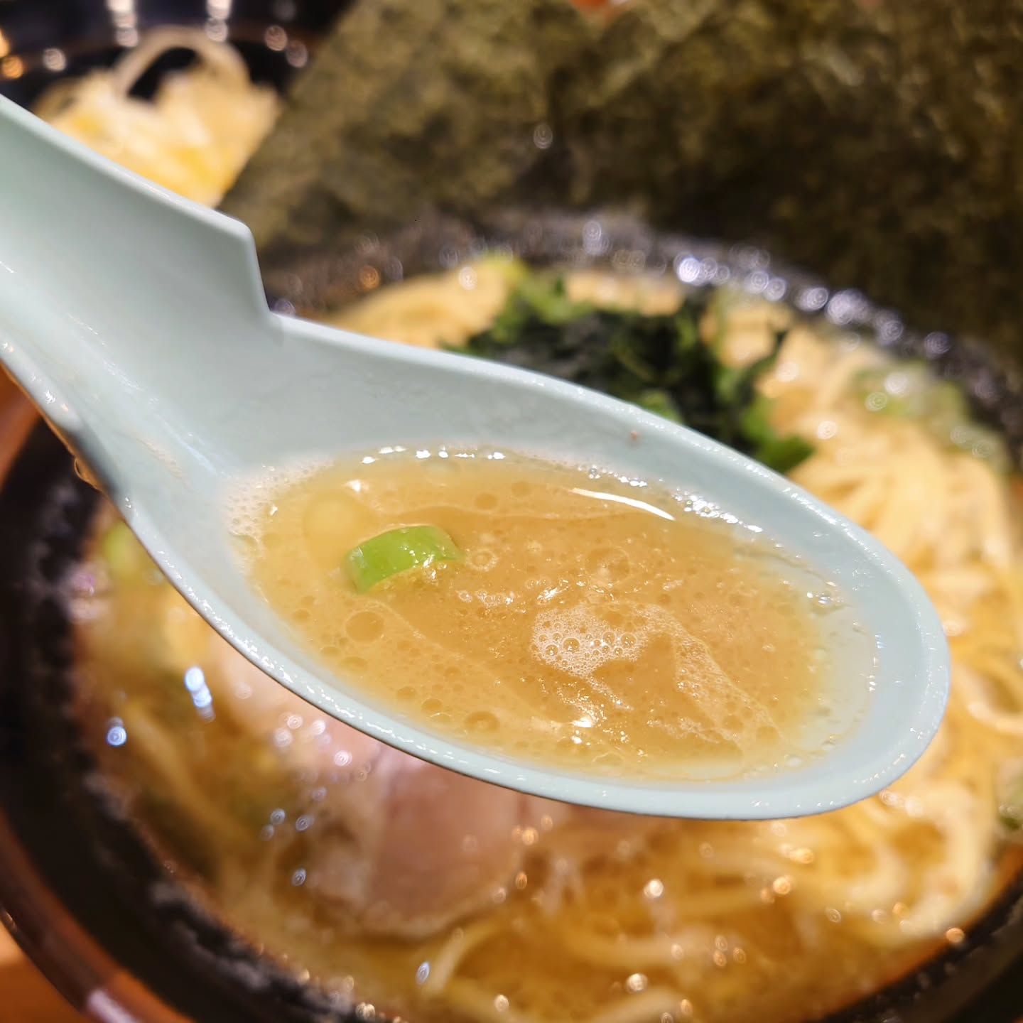 昼は家系ラーメン 夜は居酒屋の店