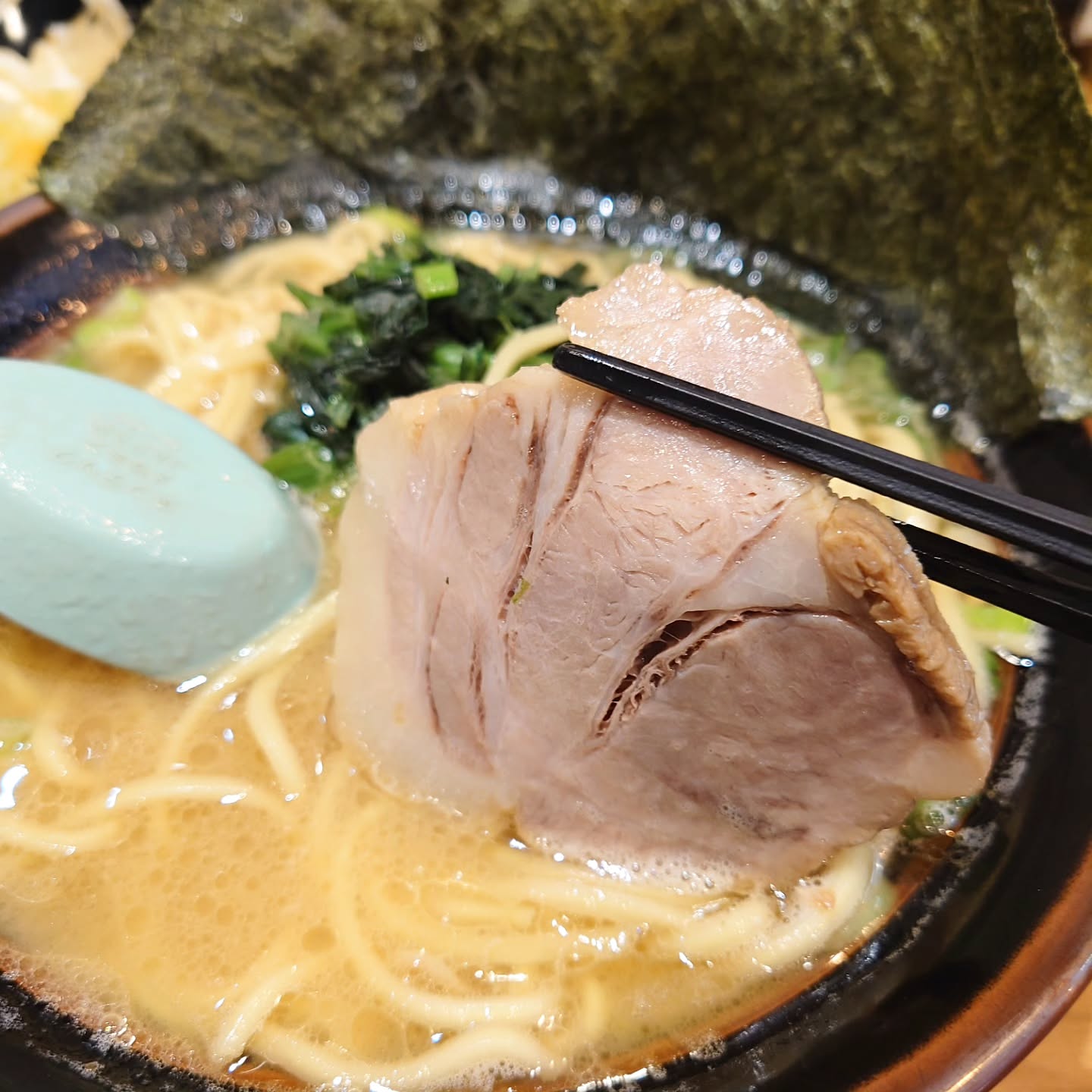 昼は家系ラーメン 夜は居酒屋の店