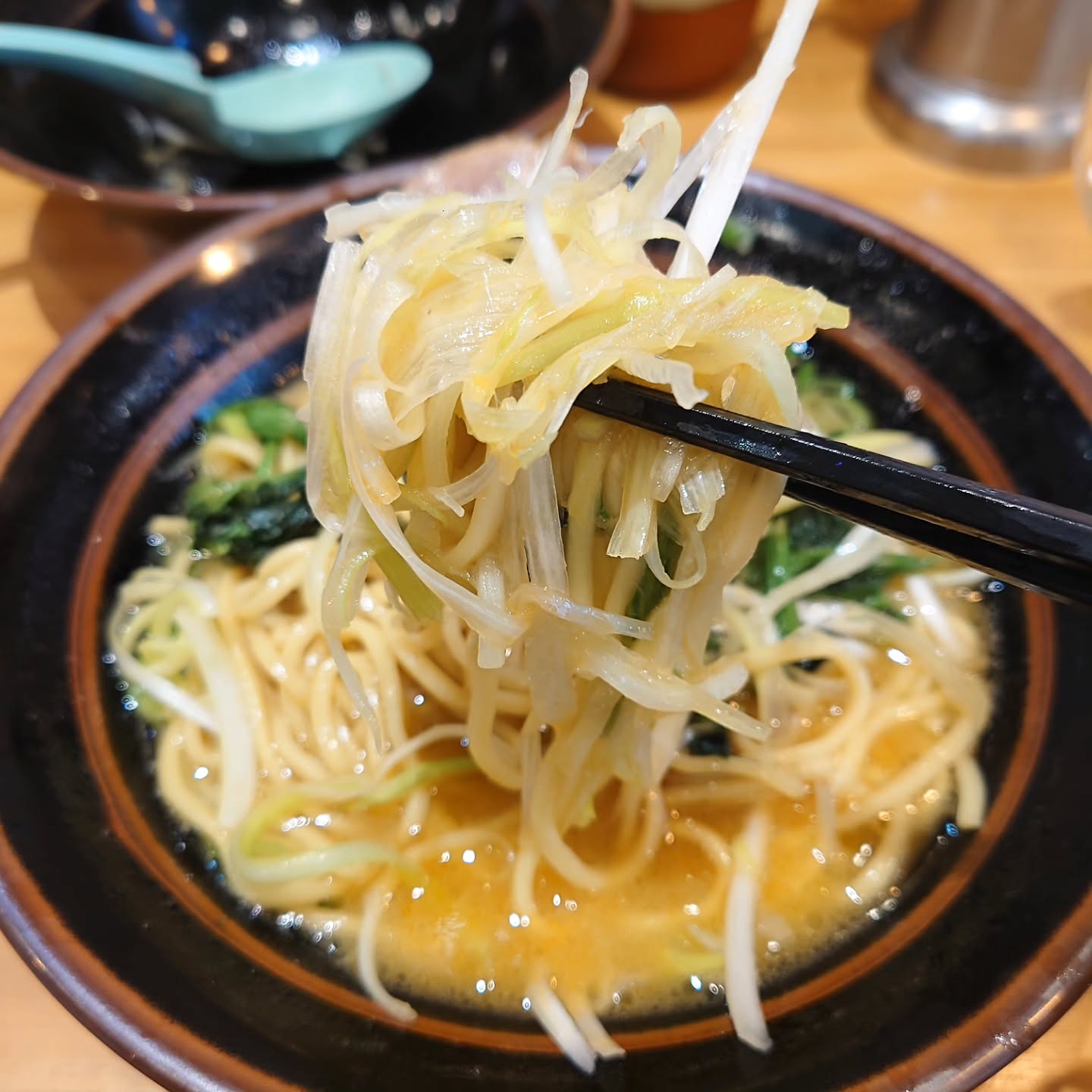 昼は家系ラーメン 夜は居酒屋の店