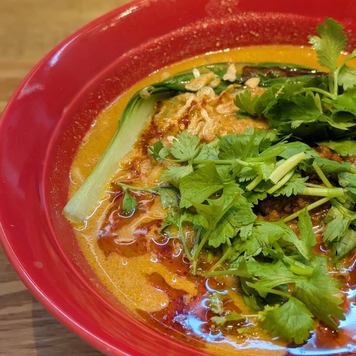 全国各地の味噌を使った担々麺専門店！