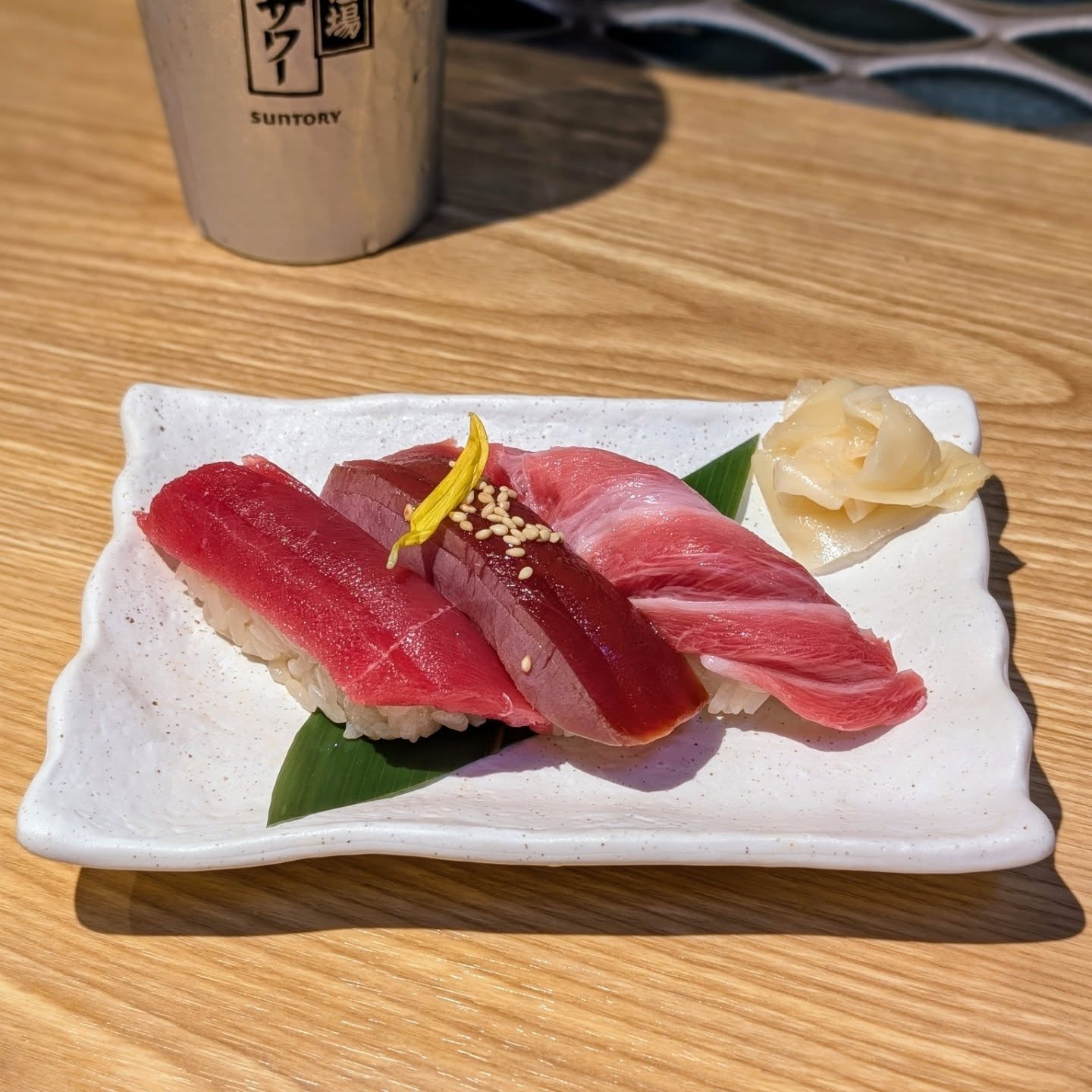 芸能人も訪れる寿司と天麩羅をリーズナブルに楽しめる店