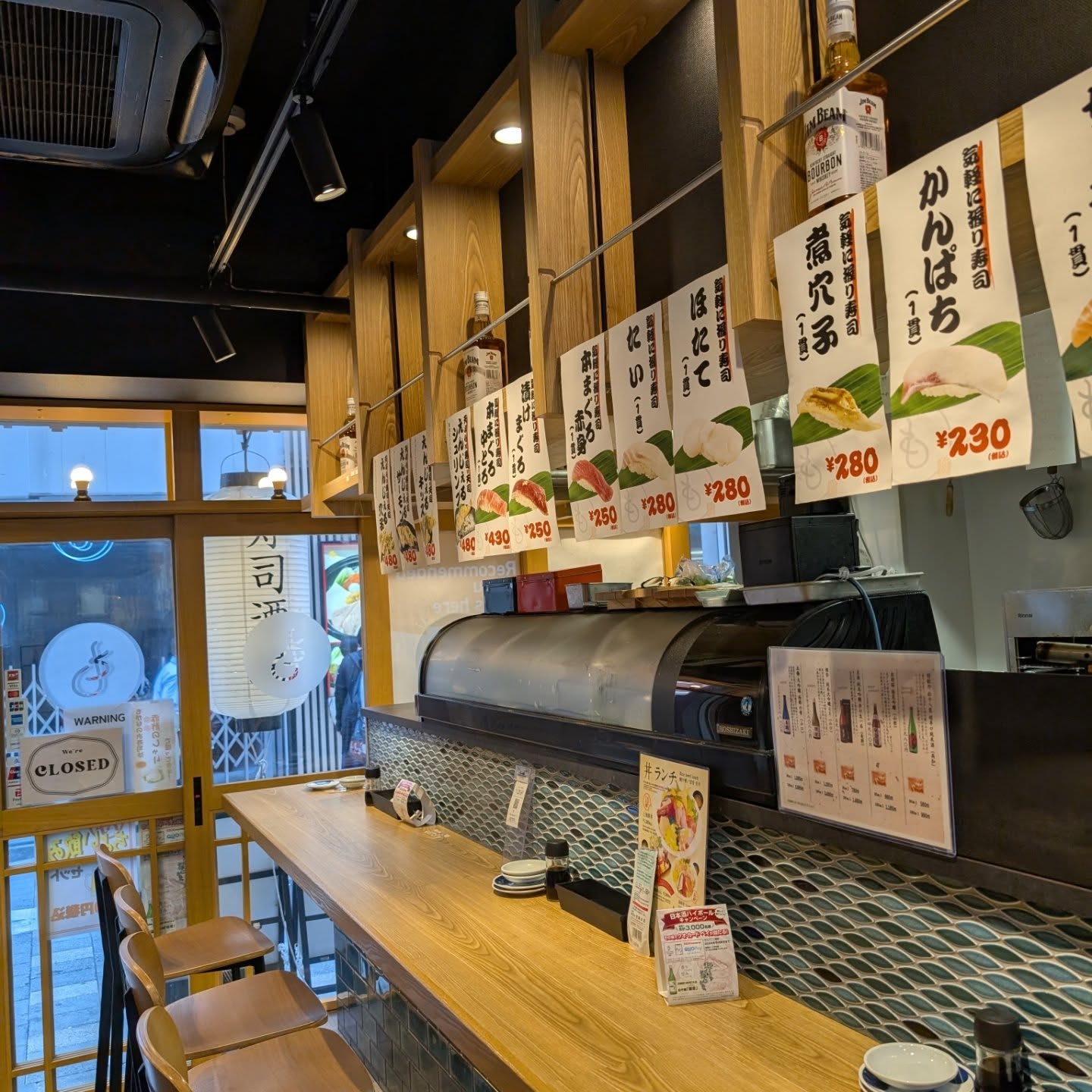 芸能人も訪れる寿司と天麩羅をリーズナブルに楽しめる店