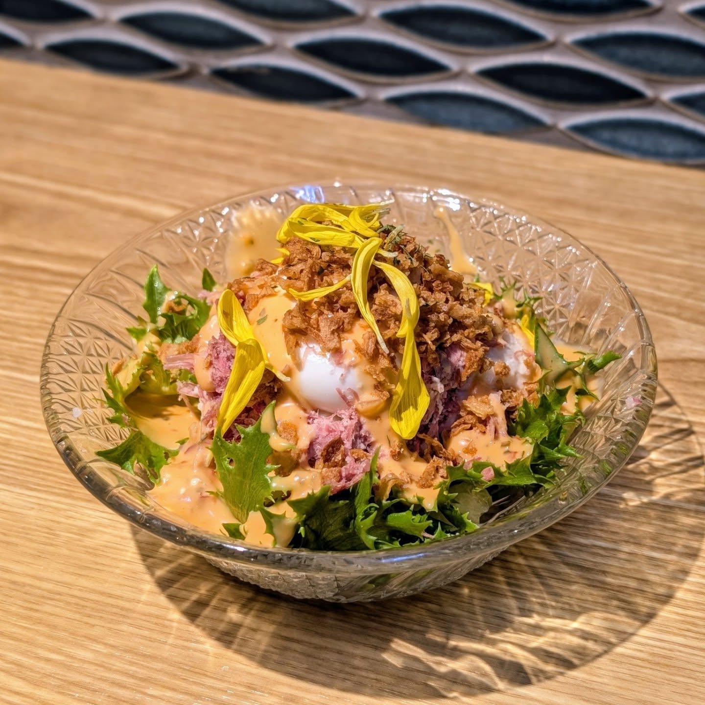 芸能人も訪れる寿司と天麩羅をリーズナブルに楽しめる店