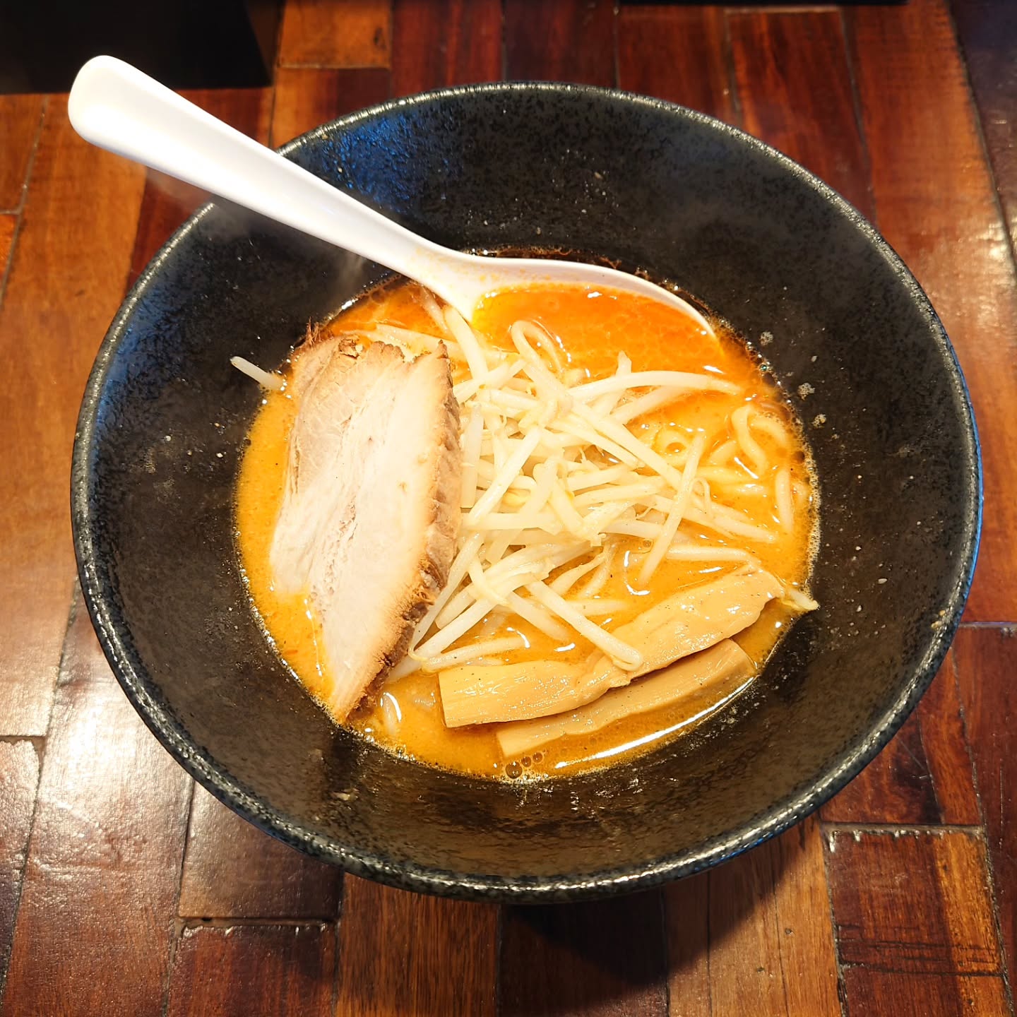 下井草の住宅街に佇む味噌ラーメン専門店