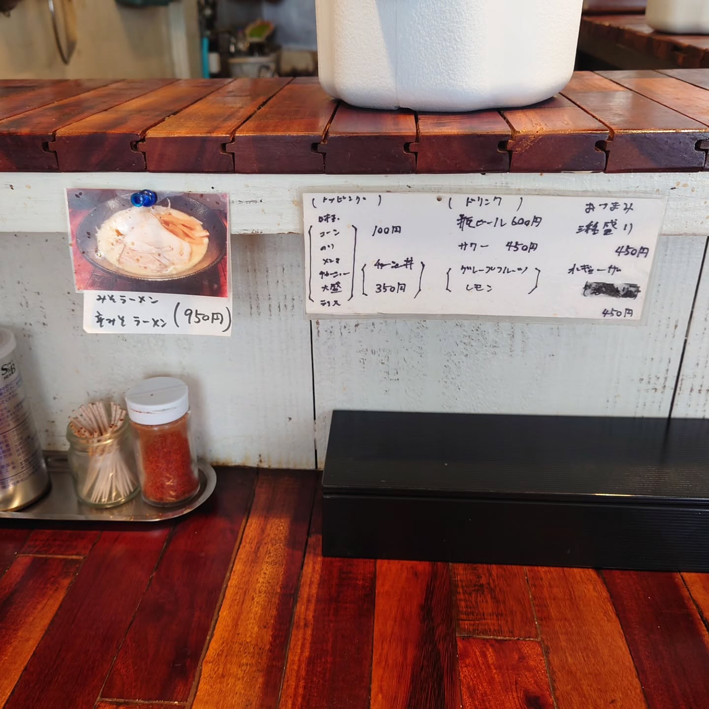 下井草の住宅街に佇む味噌ラーメン専門店