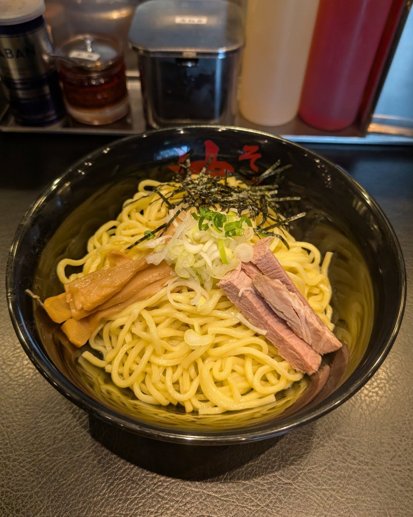 モチモチ自家製麺がクセになる最高の一杯