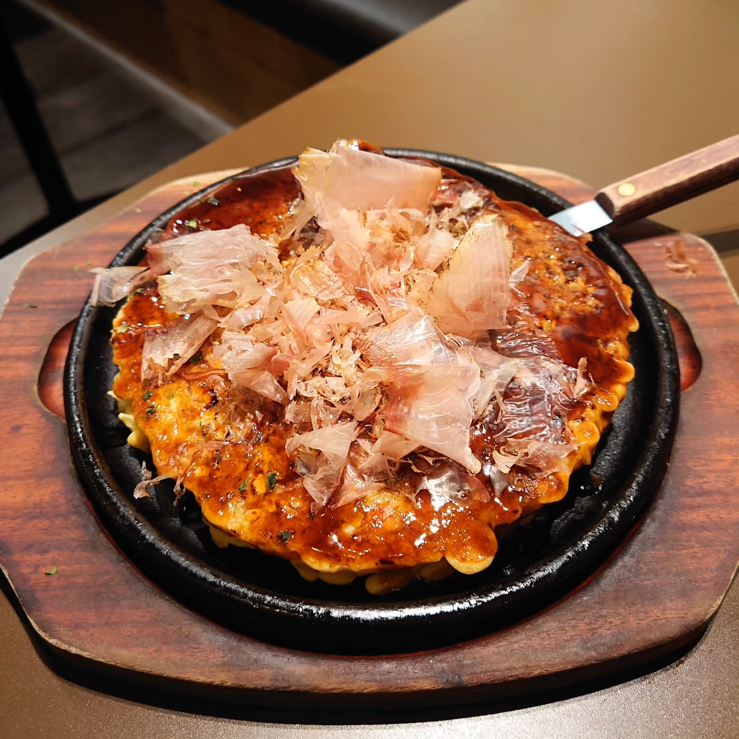 プロが焼いてくれる鉄板焼専門店