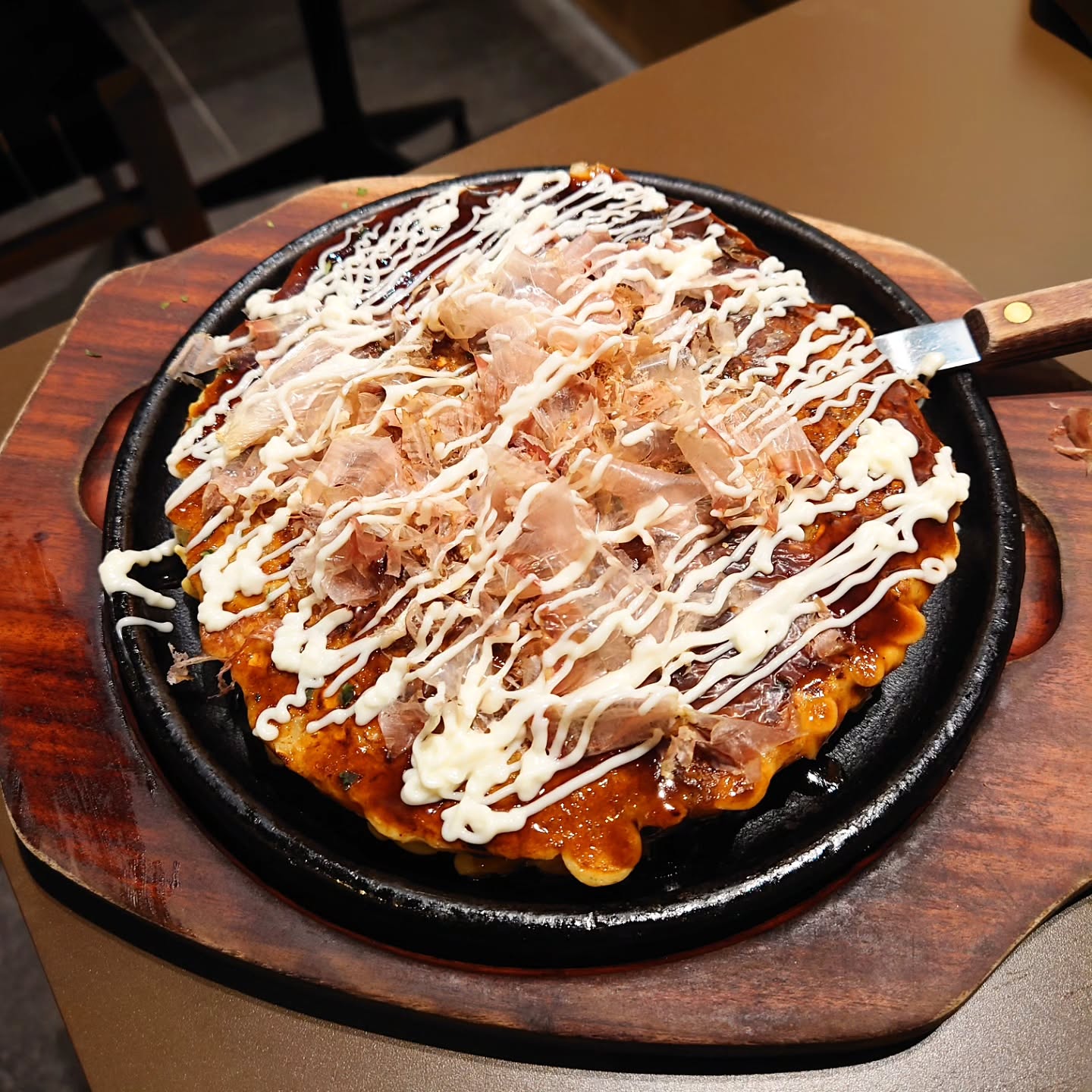 プロが焼いてくれる鉄板焼専門店