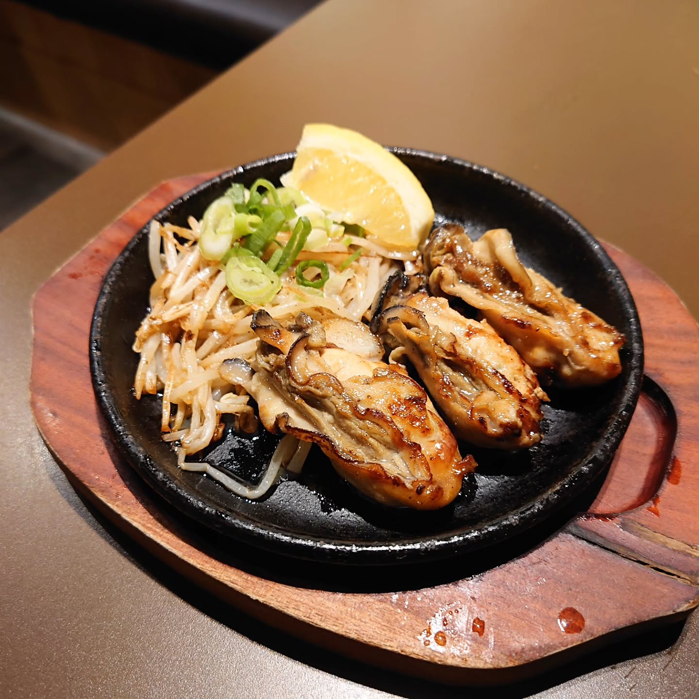 プロが焼いてくれる鉄板焼専門店