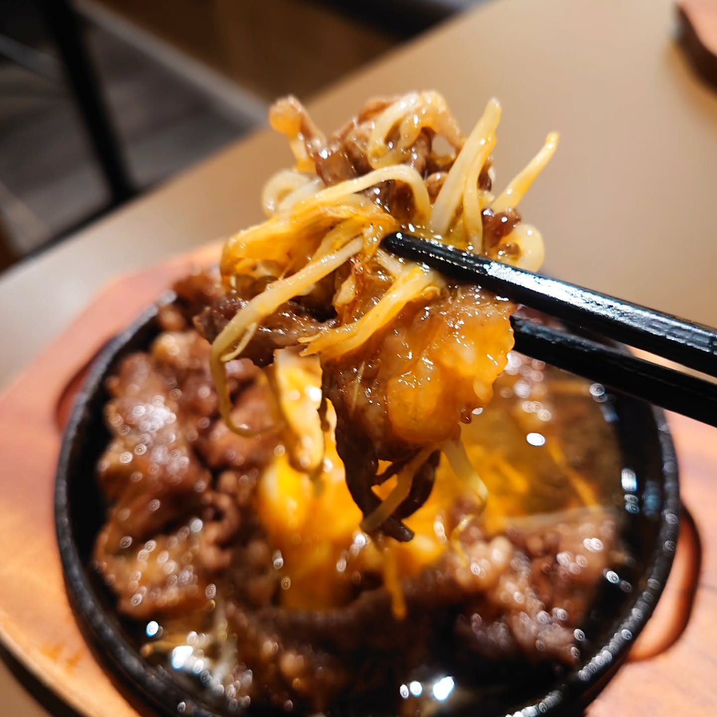 プロが焼いてくれる鉄板焼専門店