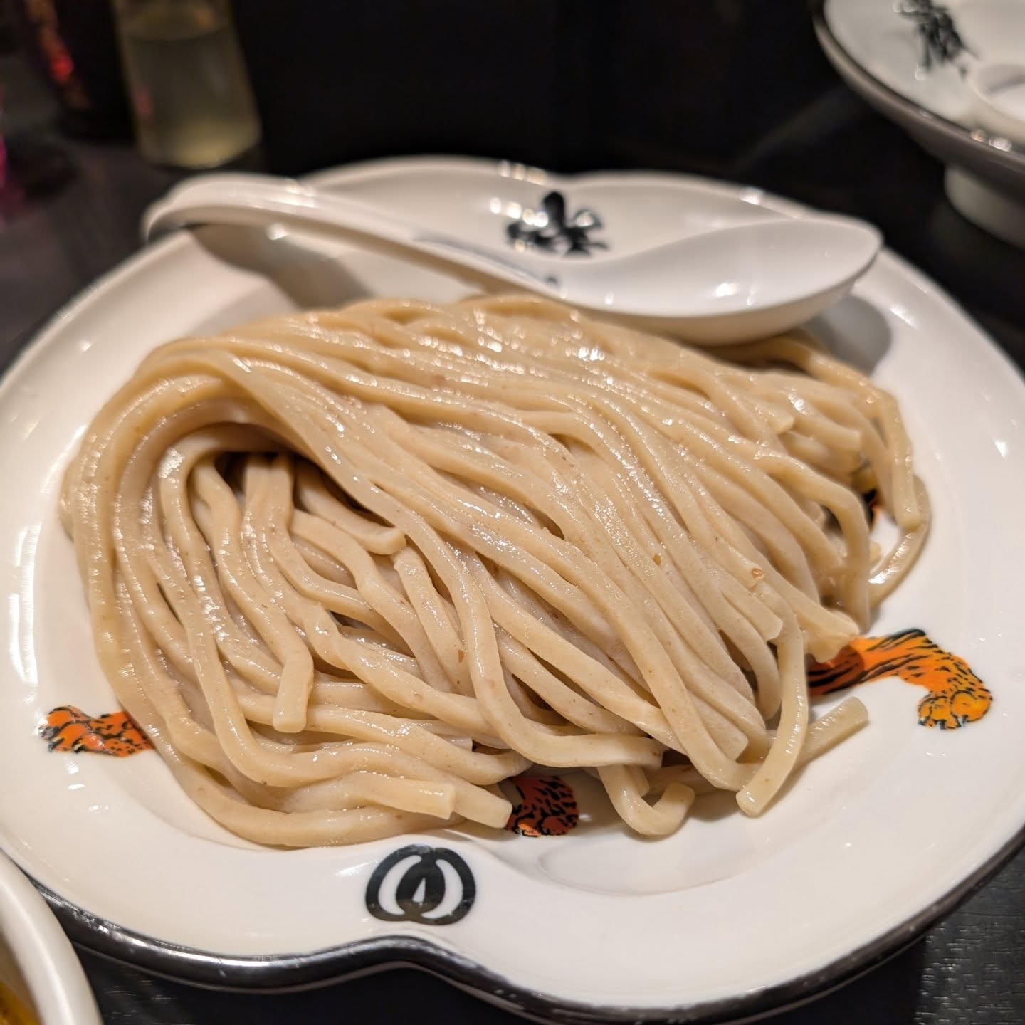 つけ麺の量がサイズ変更無料の超コスパ店！