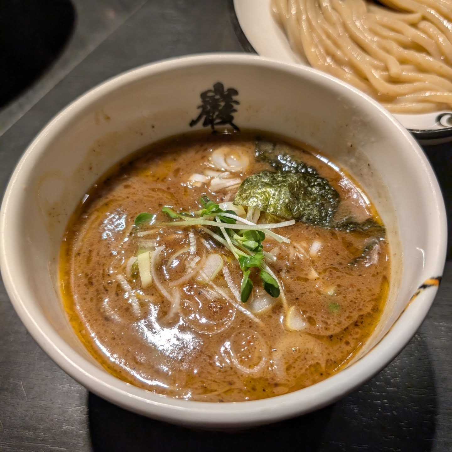 つけ麺の量がサイズ変更無料の超コスパ店！