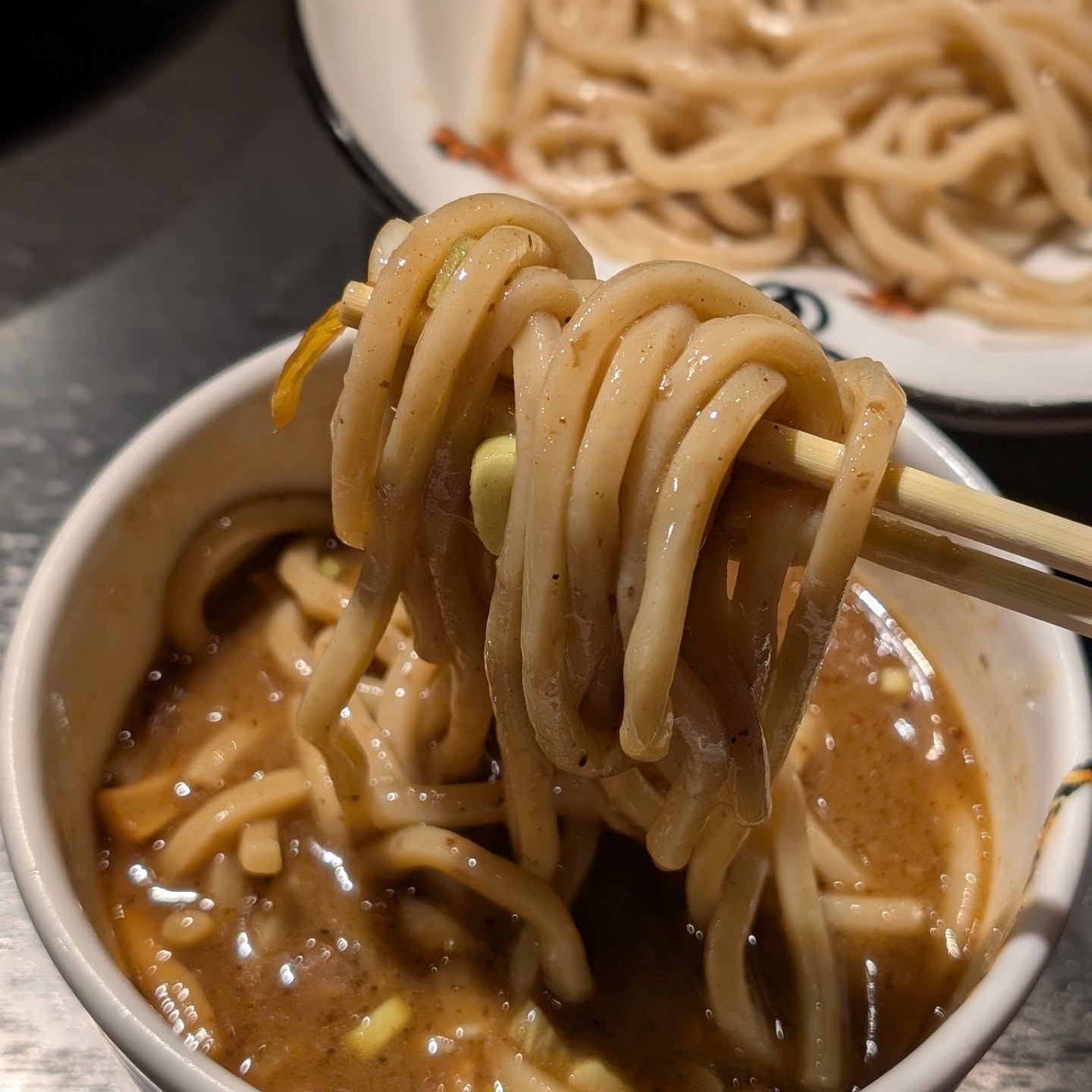 つけ麺の量がサイズ変更無料の超コスパ店！