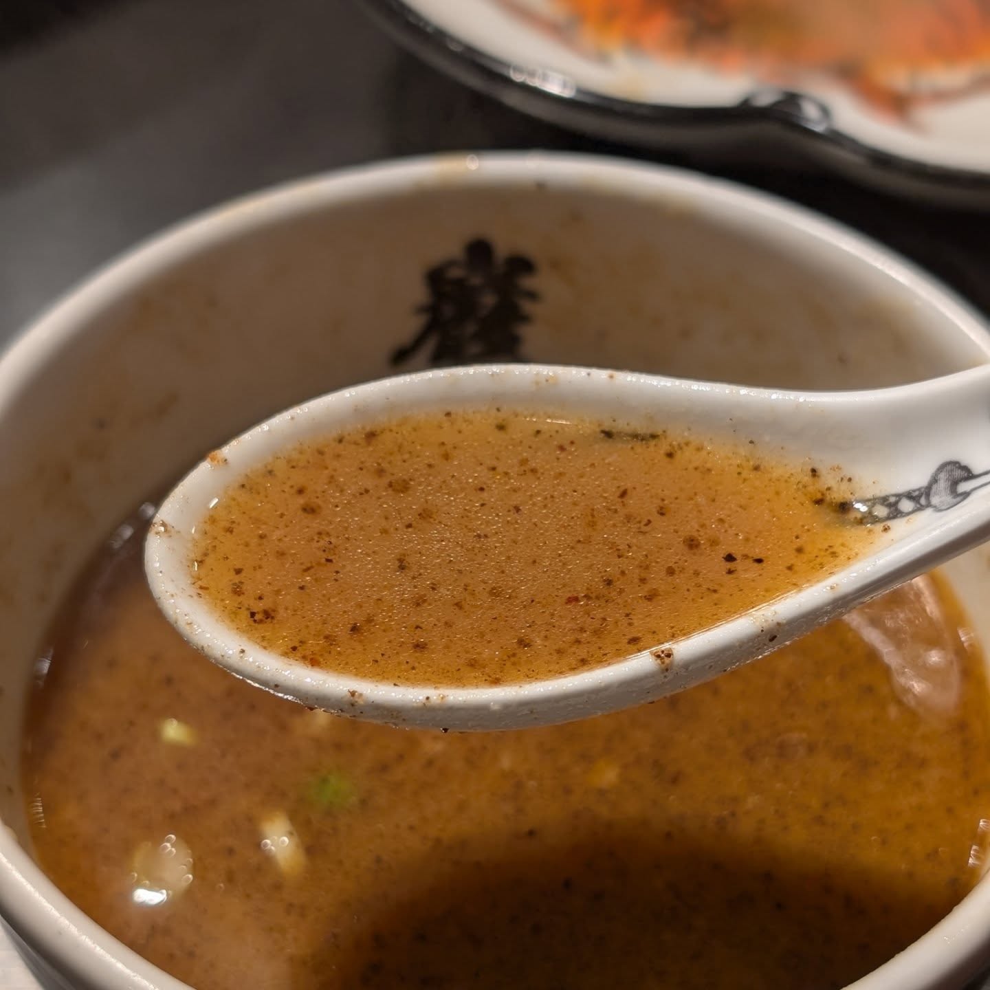 つけ麺の量がサイズ変更無料の超コスパ店！