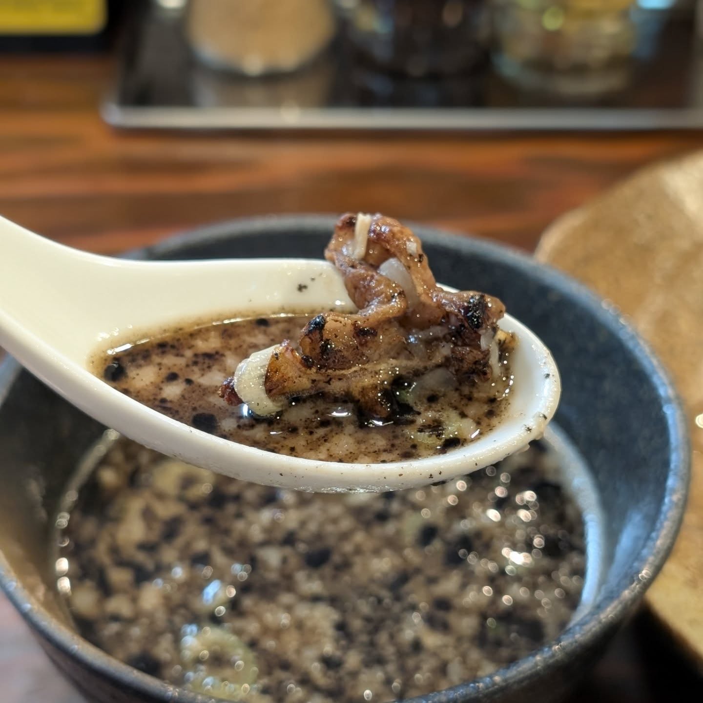 行列の絶えない新宿ラーメン店!