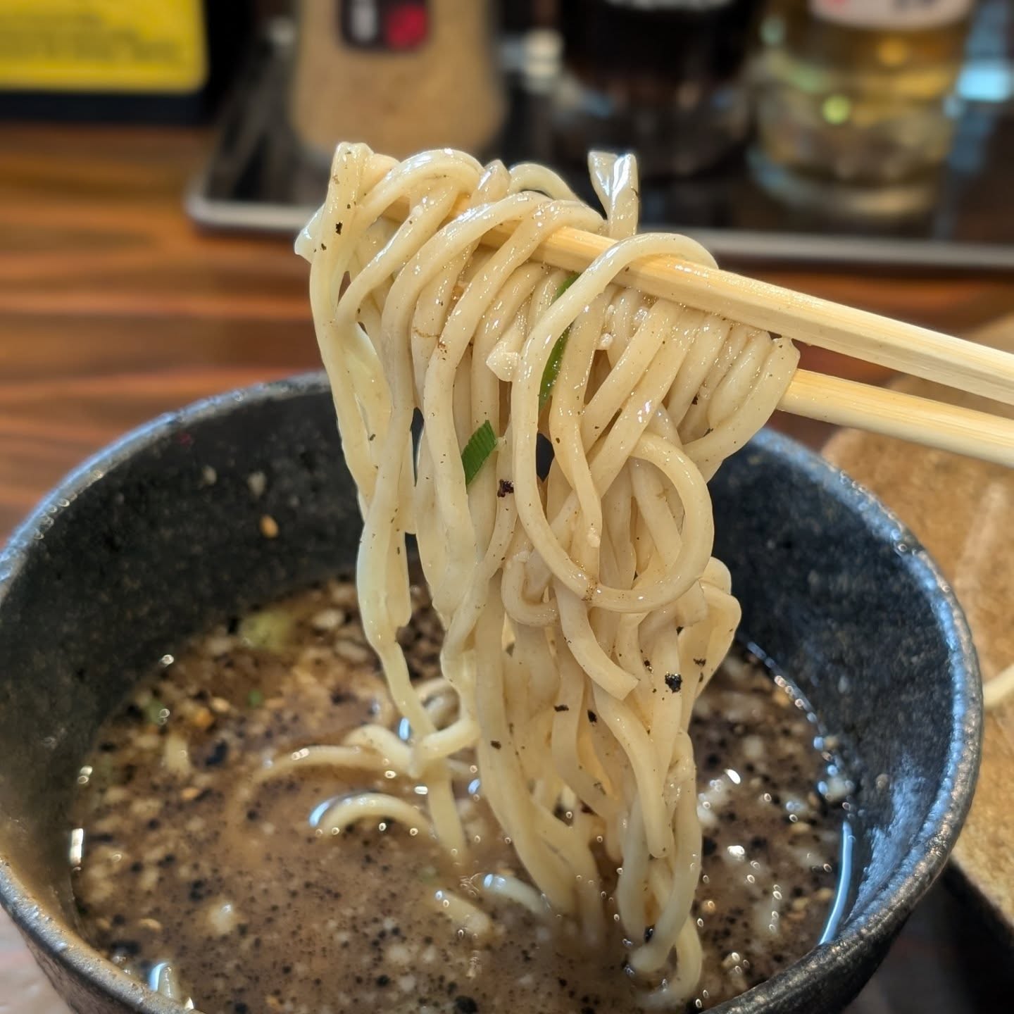 行列の絶えない新宿ラーメン店!