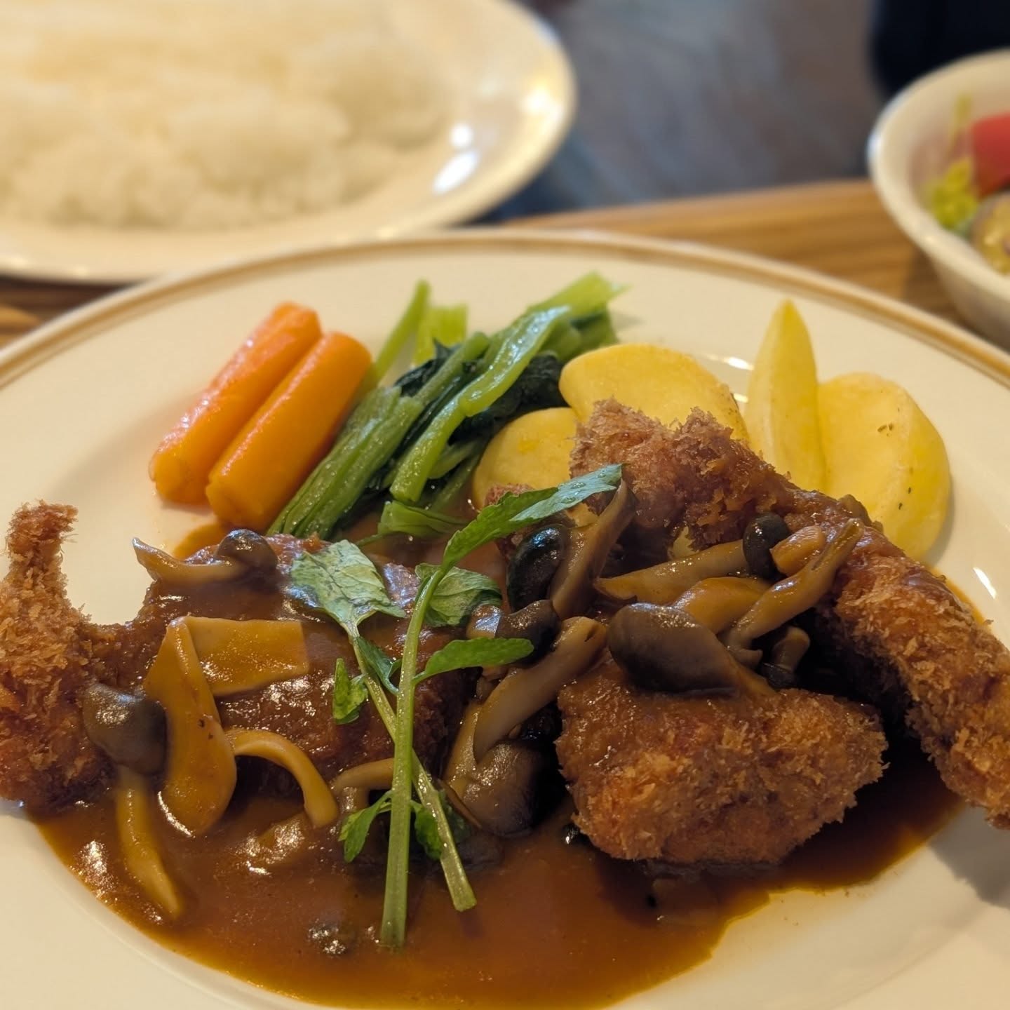 食べログ評価3.4！創業55年の老舗洋食店！