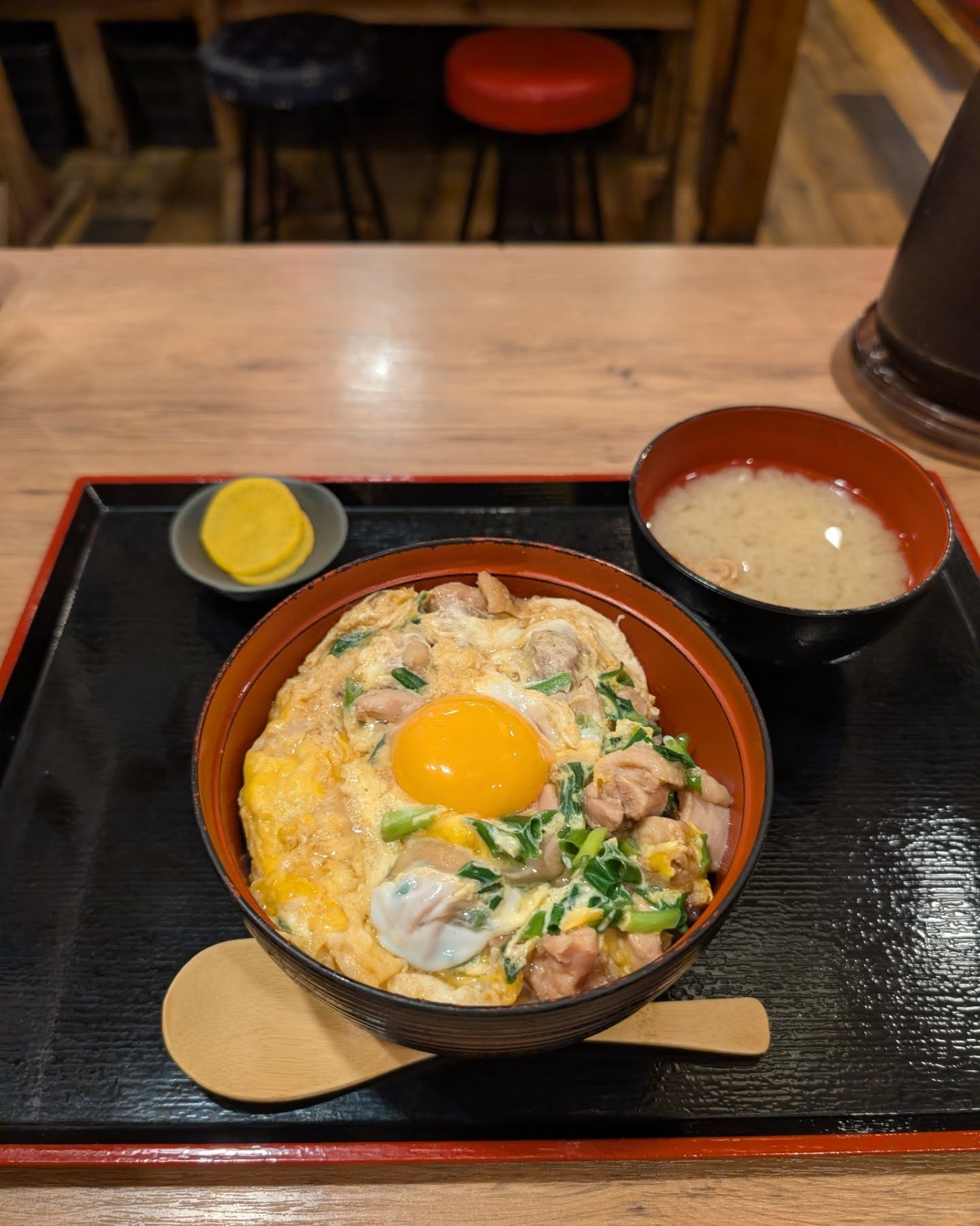 新宿ランチで迷ったらここ！700円台で大盛り無料の神コスパ親子丼
