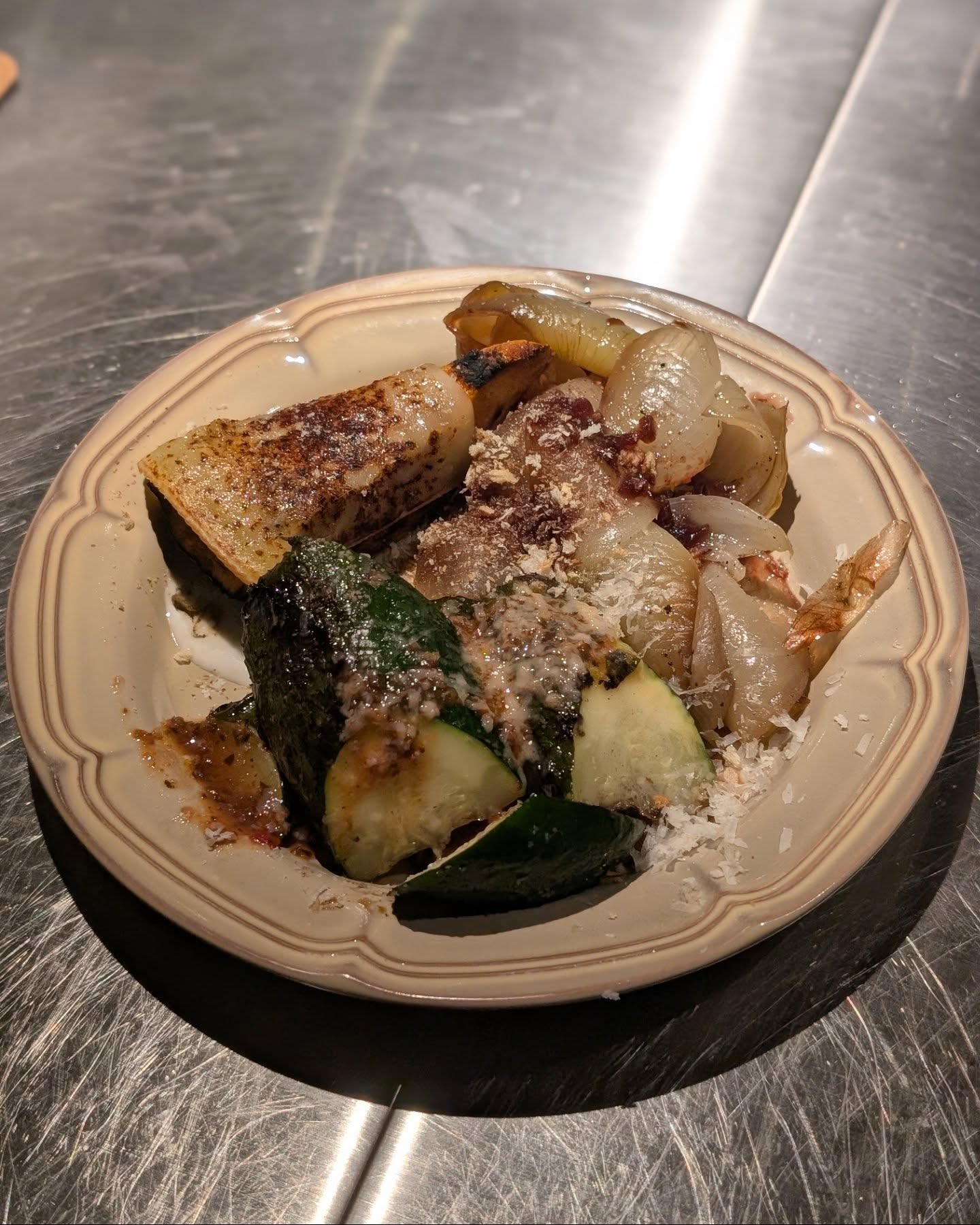 炭火焼き料理がおすすめ！大人の隠れ家的ビストロ